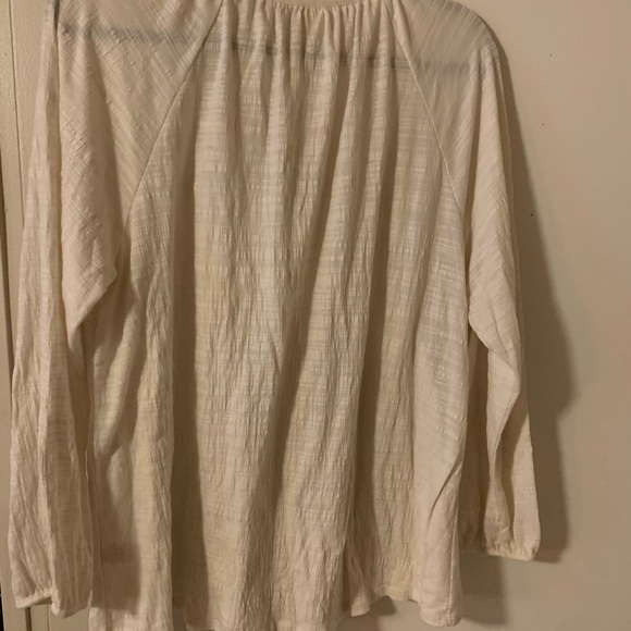 Beautiful blouse - Picture 2 of 2